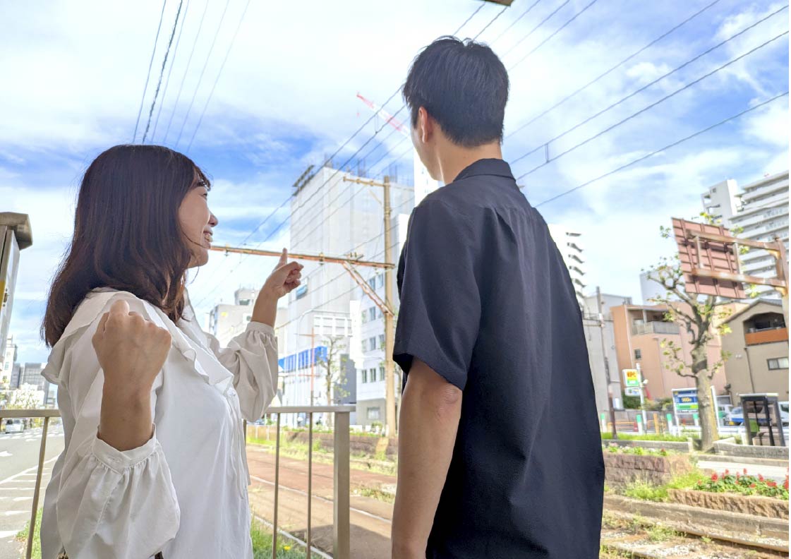 徒歩2分の「宿院」駅からマンション建設地をのぞむ