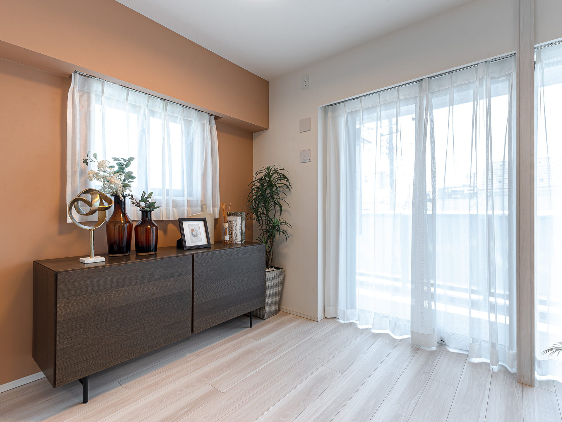 FREE ROOM