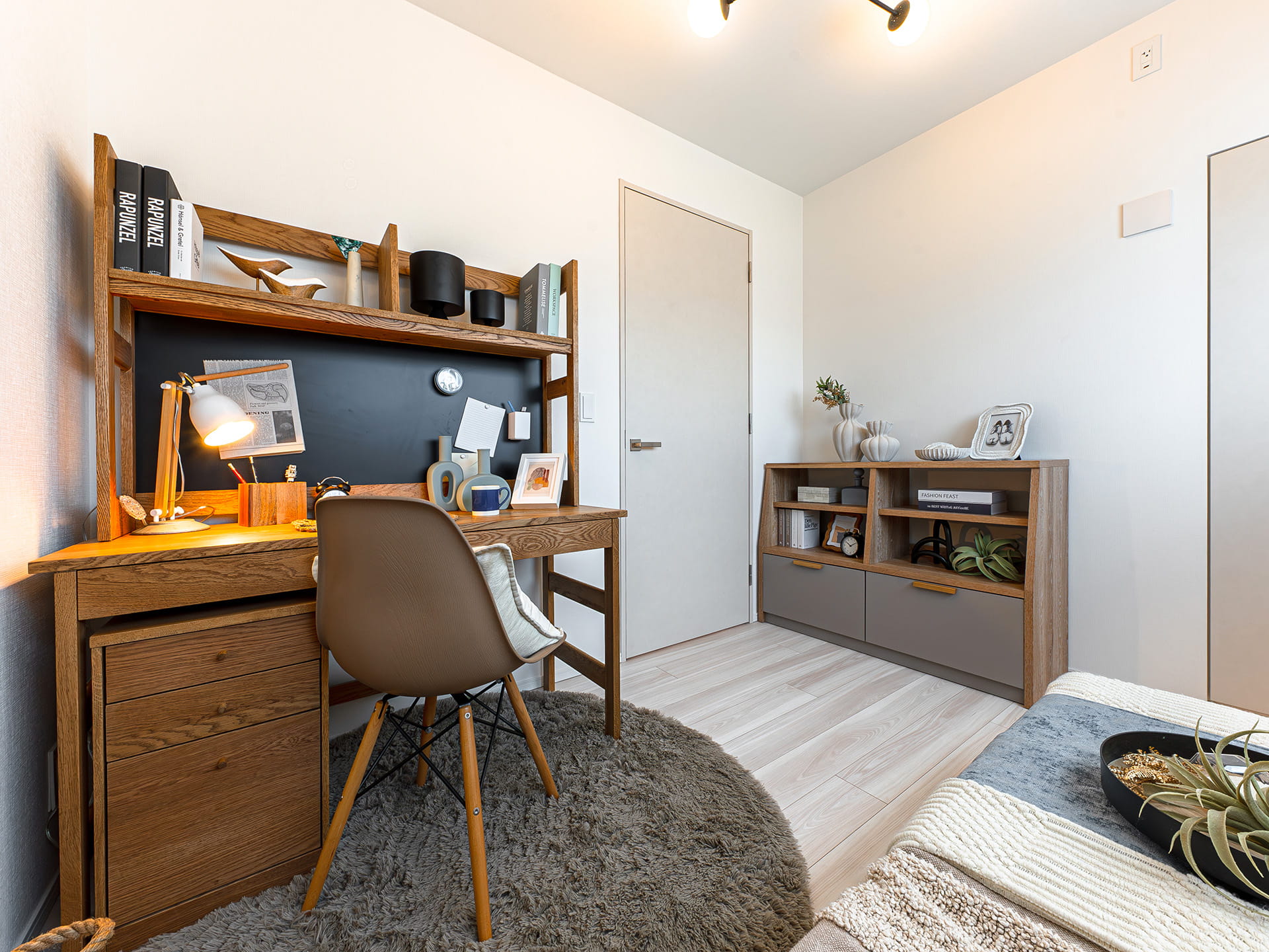 FREE ROOM